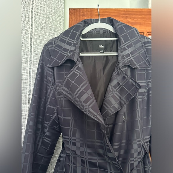 Beautiful work/ rain jacket - Picture 4 of 9